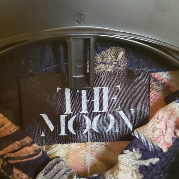 Beautiful Top - Picture 8 of 16